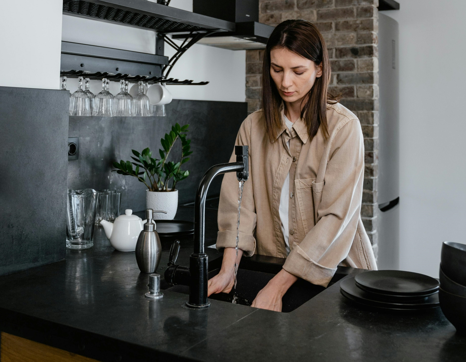 ảnh 1 bạn gái của anh trai.jpg