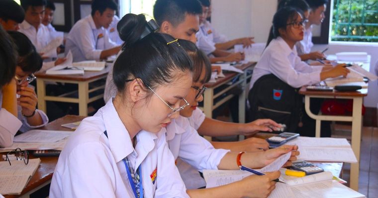 'Học sinh toàn đạt danh hiệu khá, giỏi sao phải lo chuyện đi học thêm?'
