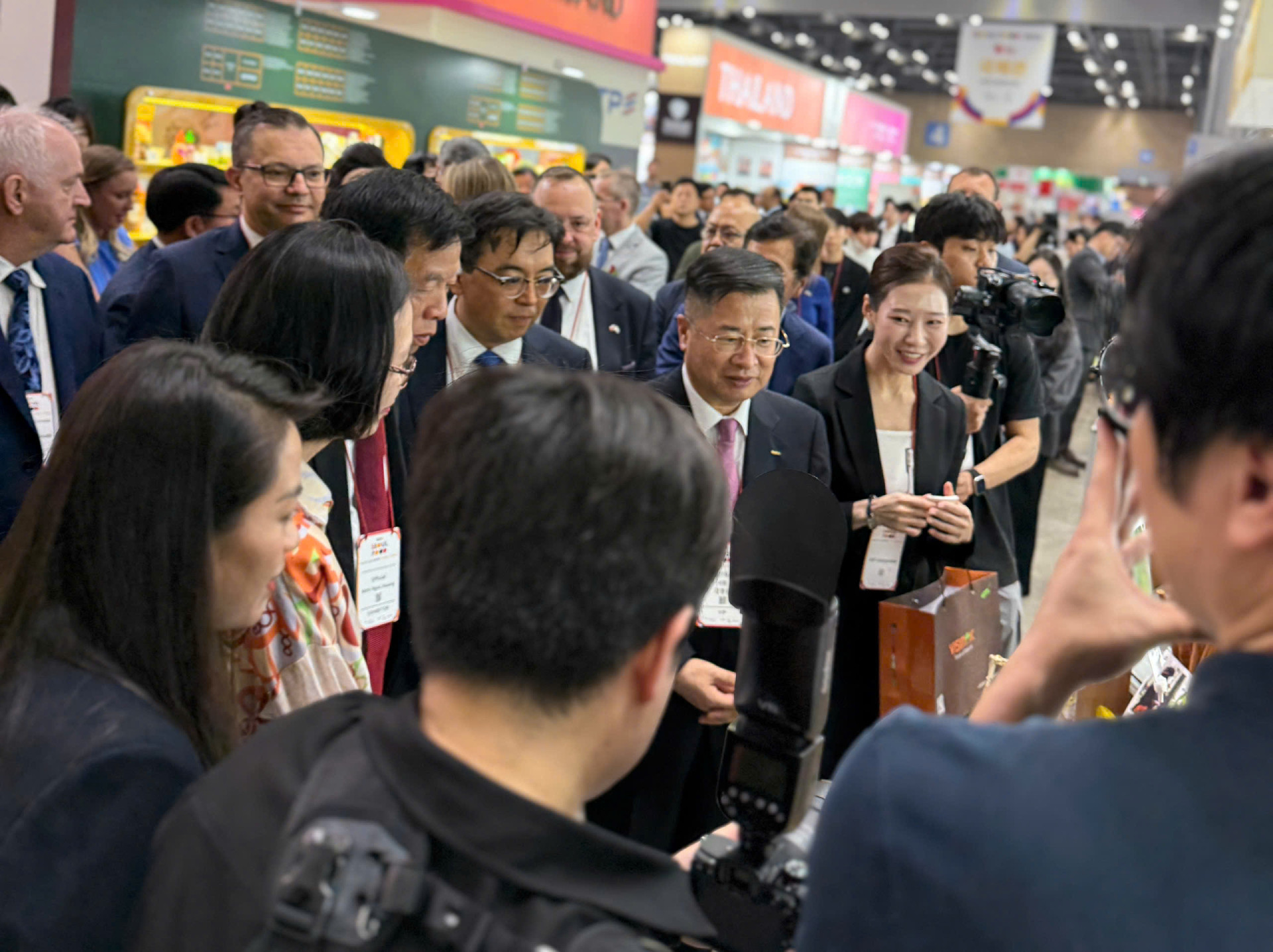 Chủ tịch Kontra (1).jpg