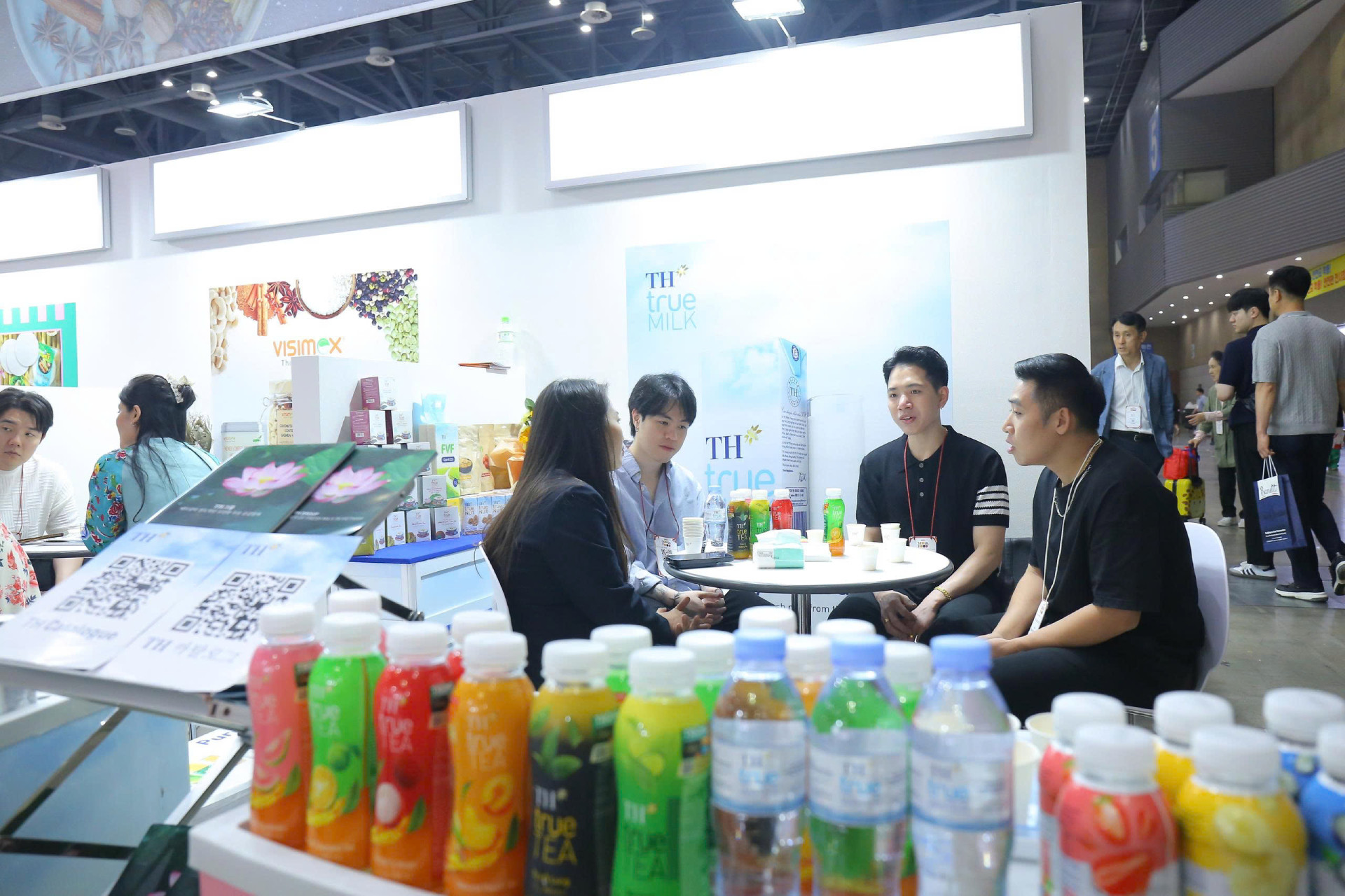 khách thăm gian hàng 1 (1).jpg