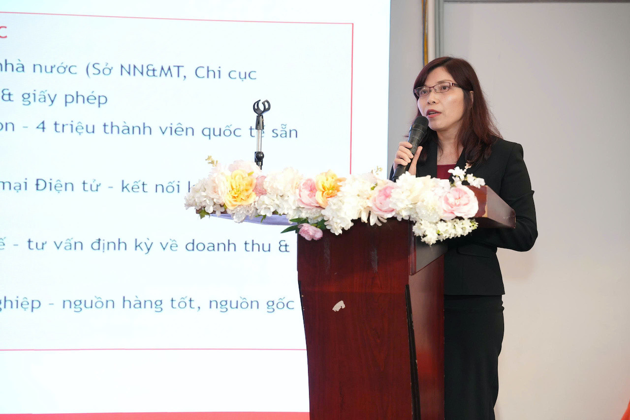 Bà Bùi Duyên Gíam đốc Doanh nghiệp xã hội SBCC Vietnam.jpg