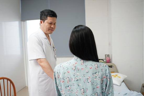 Chi 100 triệu đồng tiêm filler 'tạo dáng', người phụ nữ biến dạng vòng 3