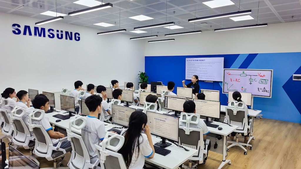 Một phòng học tại Trung tâm Phát triển nhân tài công nghệ cao SIC tại Thái Nguyên.jpg