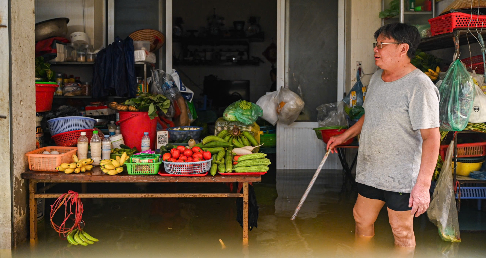 Gia đình Hà Nội ngập 12 lần trong năm, lo sợ 'trận lụt ám ảnh năm 2008 trở lại'