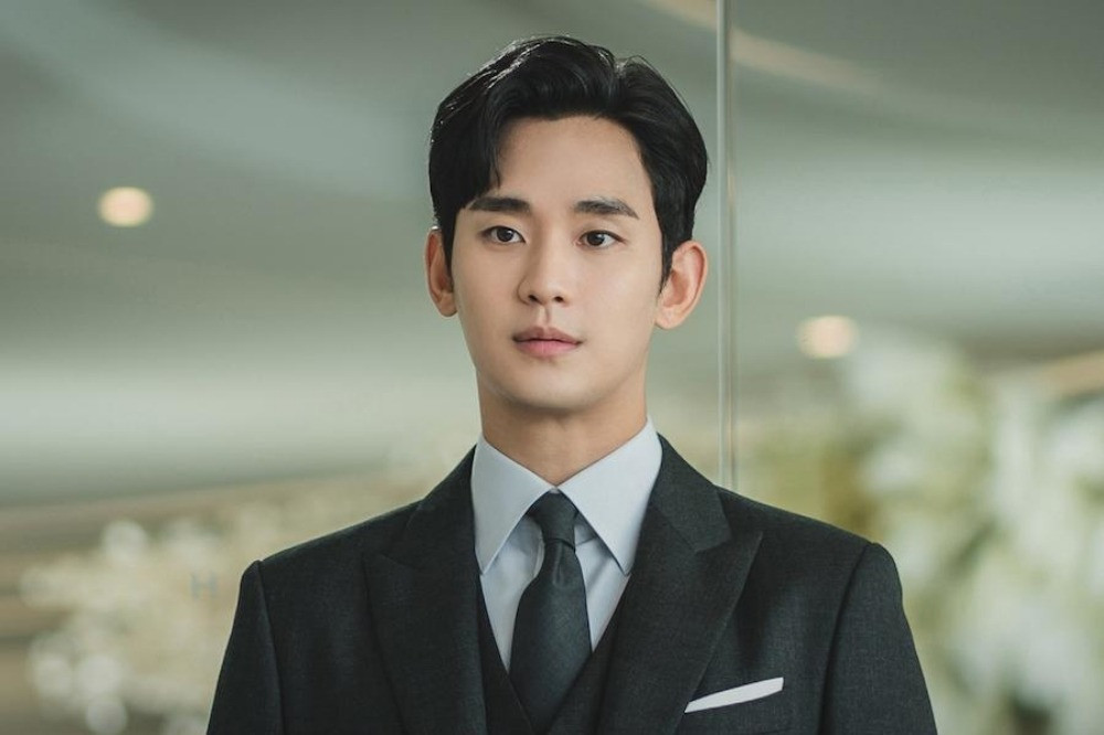 Hình ảnh hiếm hoi của Kim Soo Hyun sau 6 tháng đóng băng mọt hoạt động