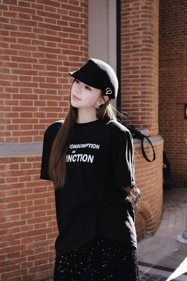 Mix đồ xuống phố ngày thu đẹp như Quỳnh Kool - Ảnh 4.