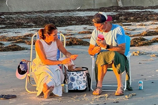 Cuộc sống hiện tại của nam CEO bị tóm sống ngoại tình đồng nghiệp ở concert