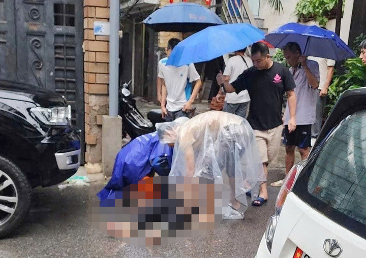 Một người bất tỉnh trên phố Nguyễn Chí Thanh.