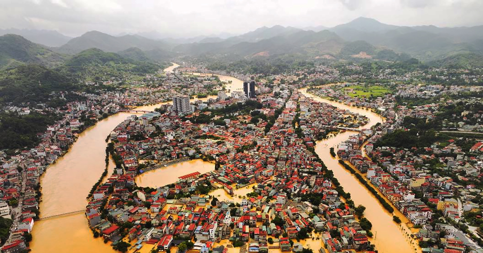 Toàn cảnh trung tâm Cao Bằng chìm trong nước lũ lớn nhất 40 năm qua