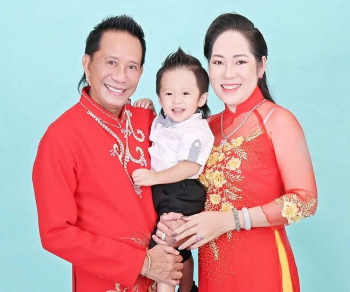 'Vua hài' từng cầm 300 cây vàng mua siêu xe, giờ bán cơm tấm cùng vợ kém 29 tuổi - 4