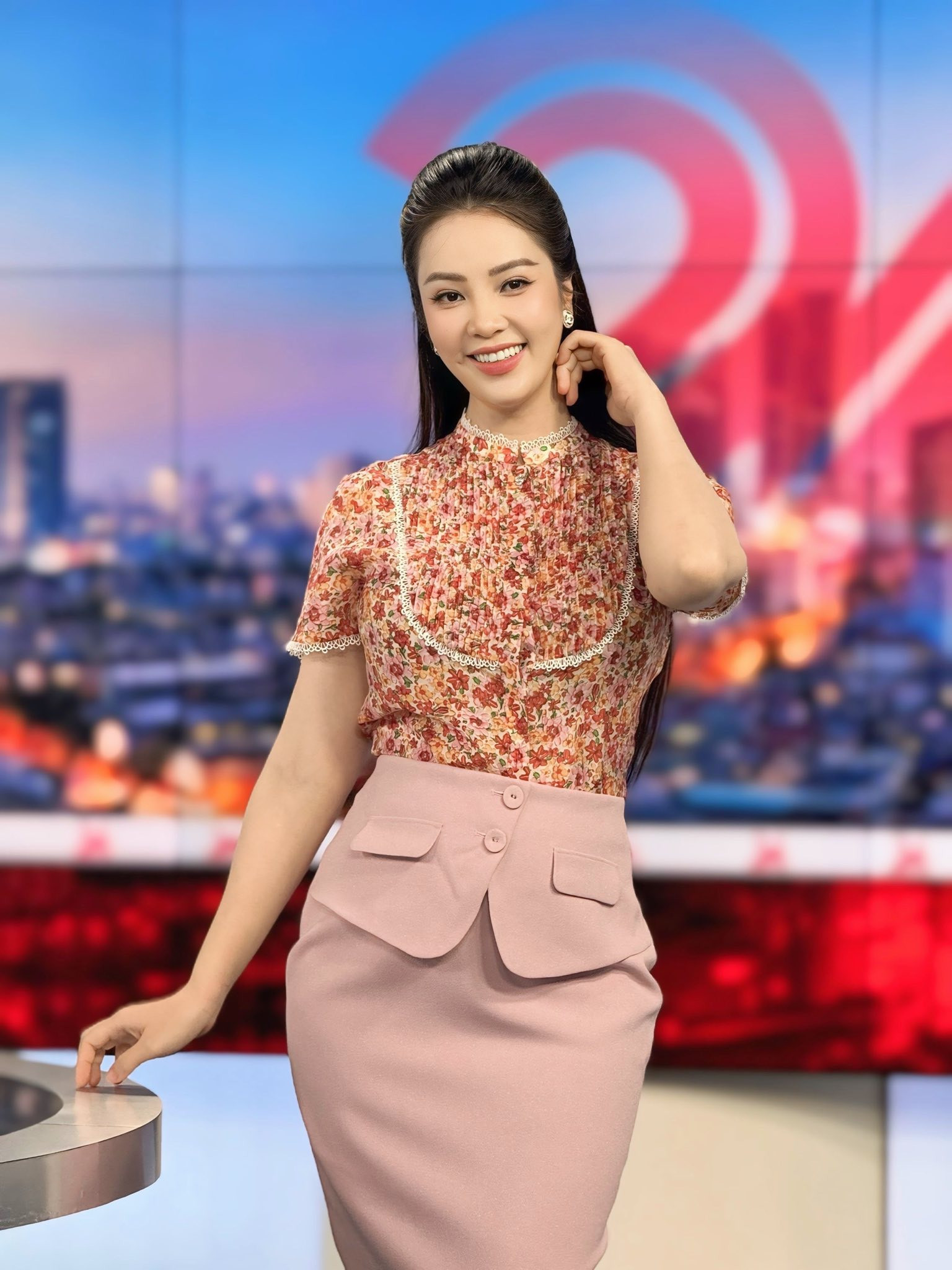 BTV 'Chuyển động 24h' diện đồ trên truyền hình và đời thực khác nhau ra sao? - Ảnh 5.