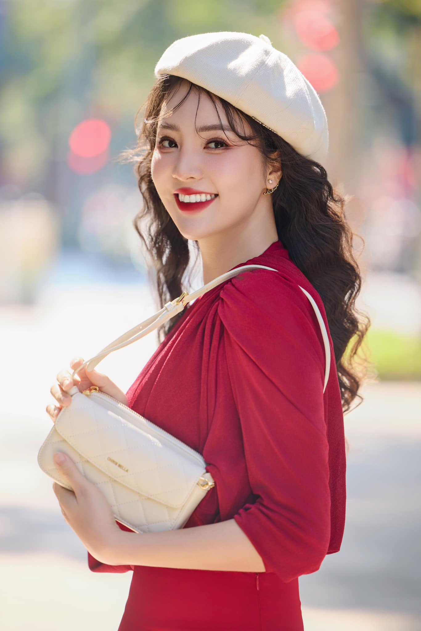 BTV 'Chuyển động 24h' diện đồ trên truyền hình và đời thực khác nhau ra sao? - Ảnh 9.