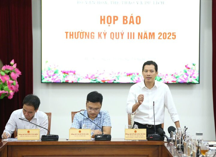 Cục trưởng Lê Quang Tự Do thông tin tại họp báo. (Ảnh: Trần Huấn)