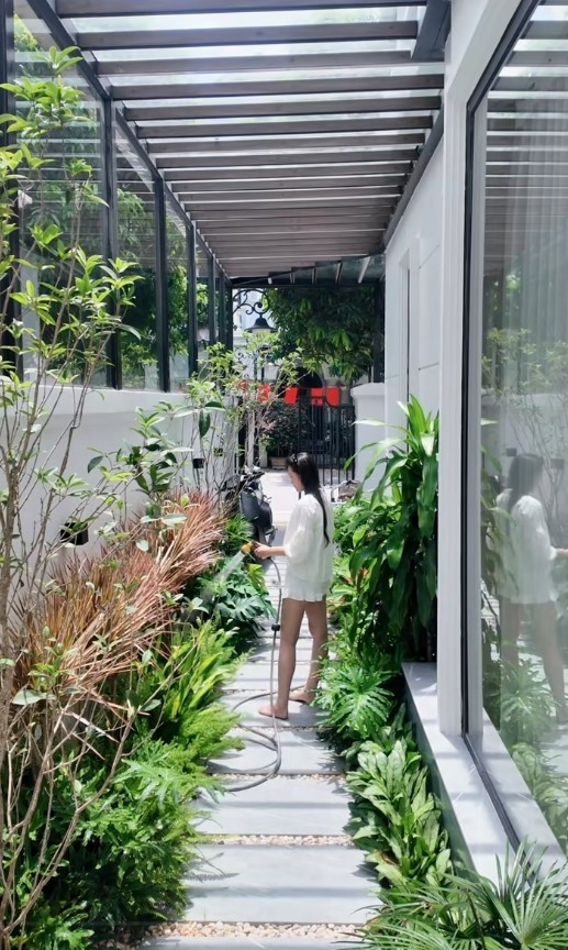 Mở tiệc tại biệt thự chục tỷ của Đoàn Văn Hậu và Doãn Hải My - Ảnh 5.