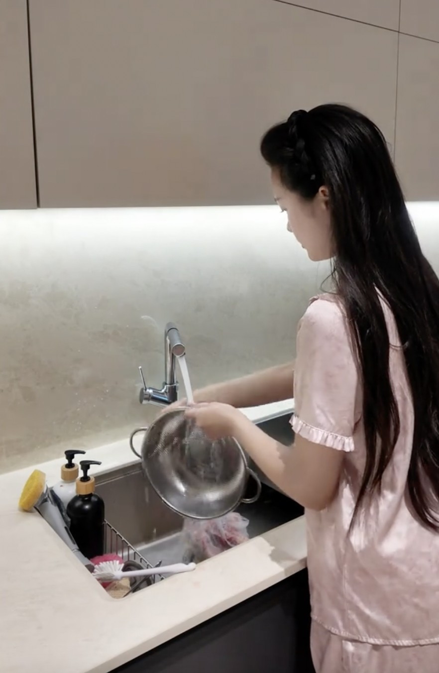 Mở tiệc tại biệt thự chục tỷ của Đoàn Văn Hậu và Doãn Hải My - Ảnh 8.