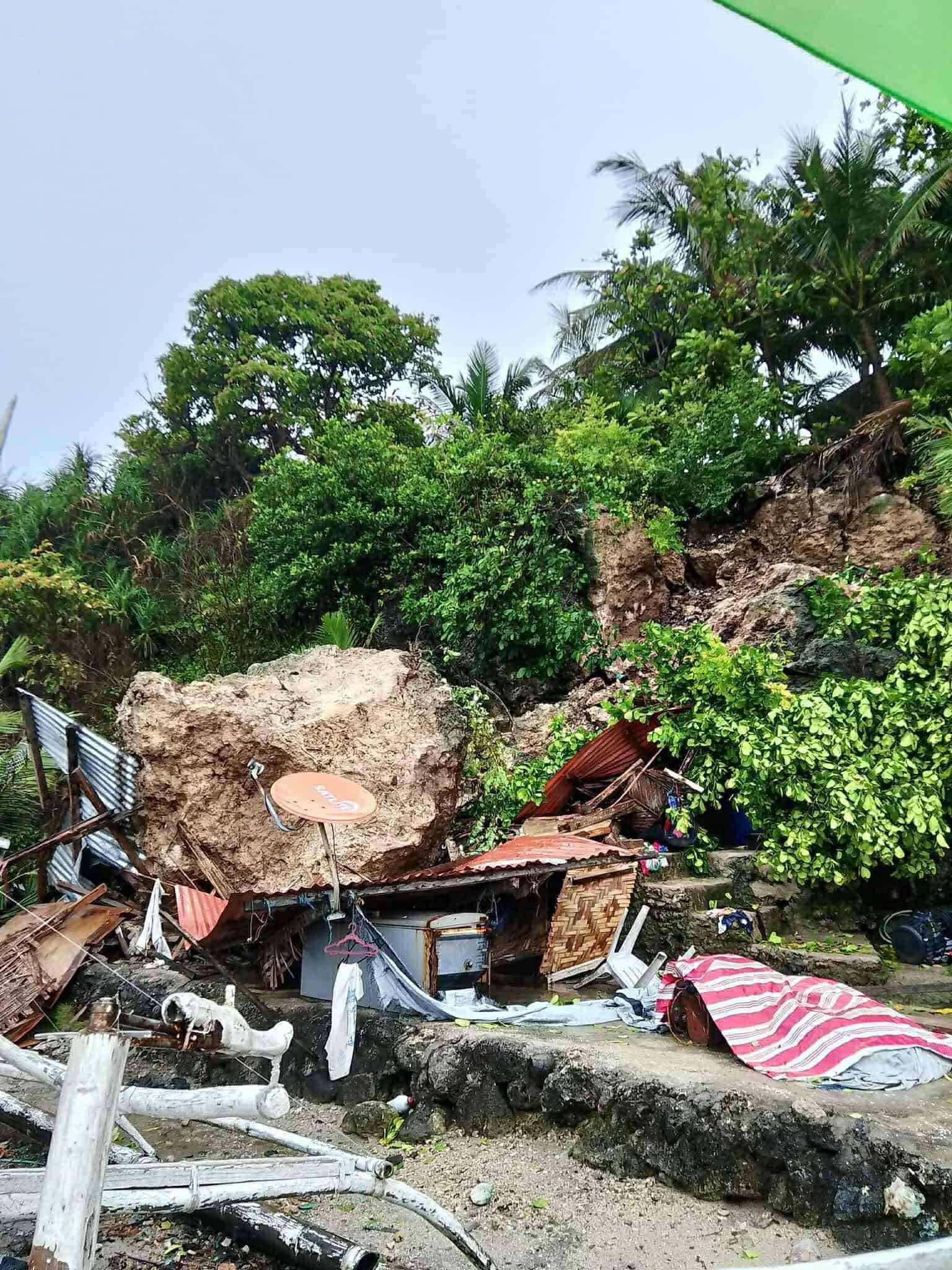 Tảng đá lớn đè bẹp ngôi nhà, 3 người trong một gia đình tử vong - Ảnh 1.