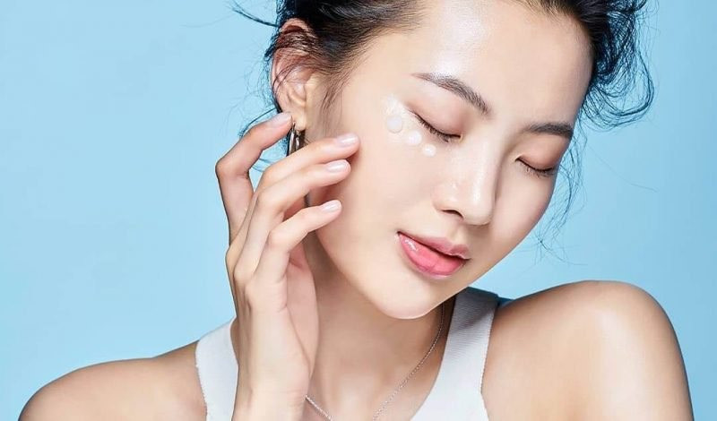 Thói quen nên làm vào buổi sáng giảm lão hóa da - Ảnh 2.