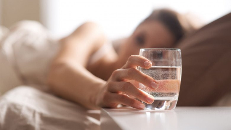 Thói quen nên làm vào buổi sáng giảm lão hóa da - Ảnh 1.