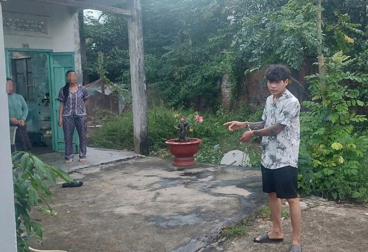 30 giờ truy bắt thanh niên dùng dao khống chế, cướp trang sức vàng của em họ..jpg