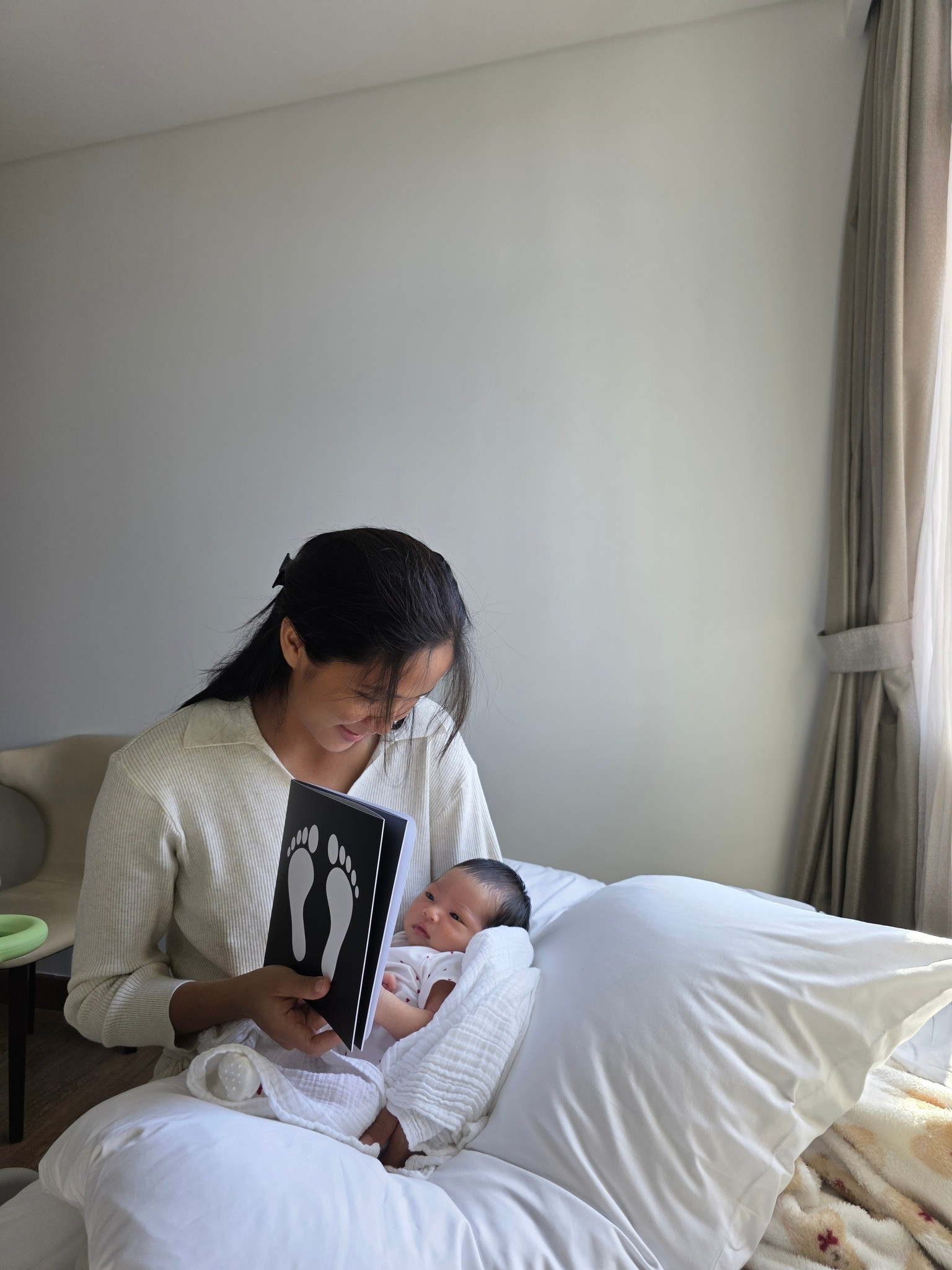 Động thái của HHen Niê sau khi bị mỉa mai nằm ngửa để đẻ