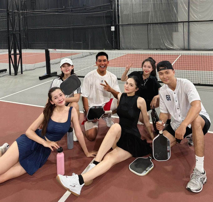 Chi Pu lộ vóc dáng thật trên sân pickleball