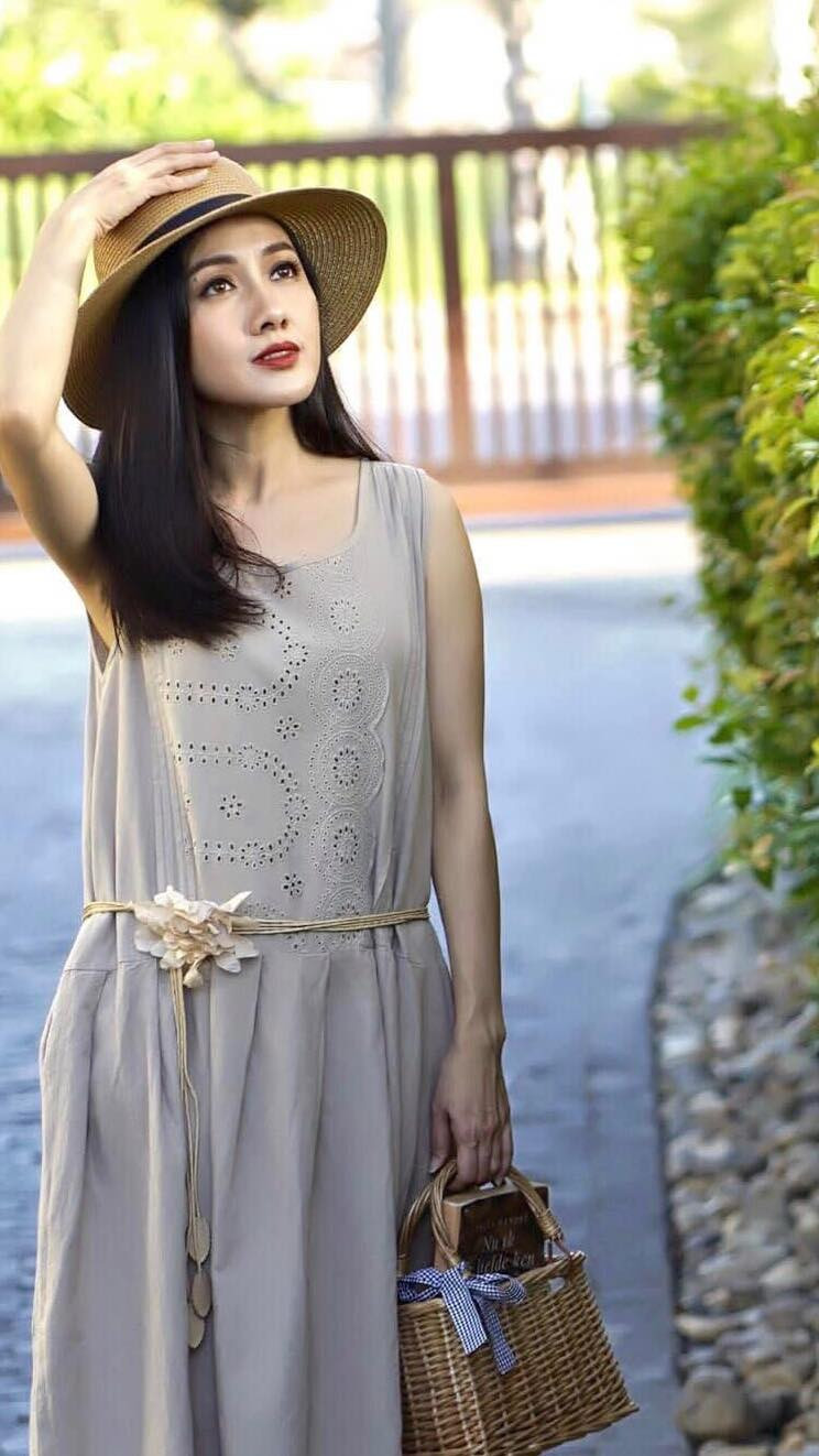 Nhan sắc BTV Hoài Anh 'thăng hạng' trong mắt khán giả nhờ cách mix đồ đúng tính cách - Ảnh 11.