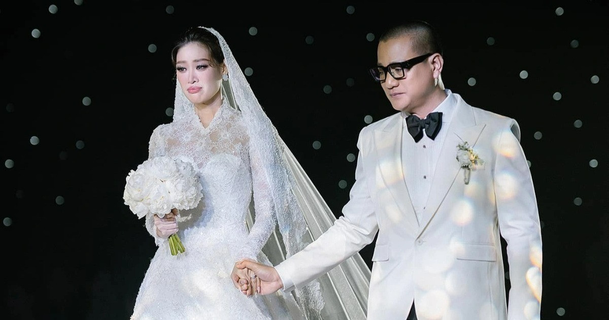 Cận vóc dáng khác lạ của Khánh Vân giữa nghi vần có bầu với chồng hơn 17 tuổi