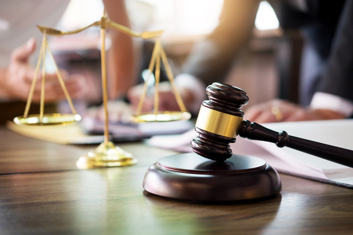 Tên lừa đảo dụ dỗ cụ bà di chúc cho mình toàn bộ tài sản, con đẻ không được gì.