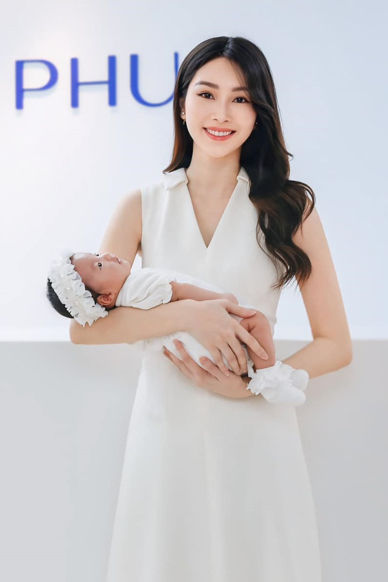 Đặng Thu Thảo khoe dáng trong cơ ngơi bạc tỷ sắc vóc sau 3 lần sinh gây bàn tán