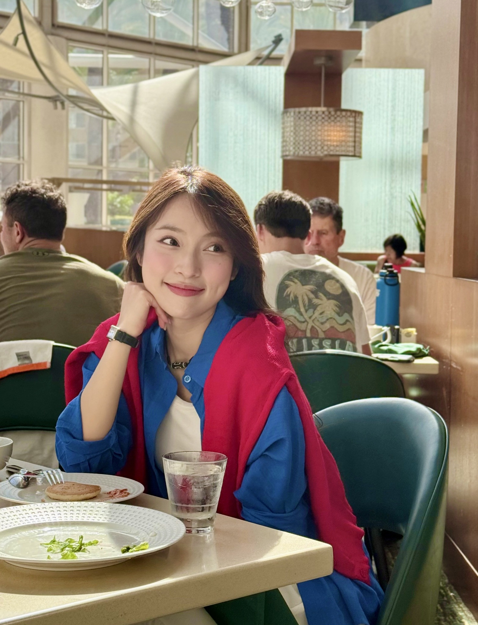 Khánh Vy 'Đường lên đỉnh Olympia' mix đồ xuống phố mùa thu đa phong cách - Ảnh 10.