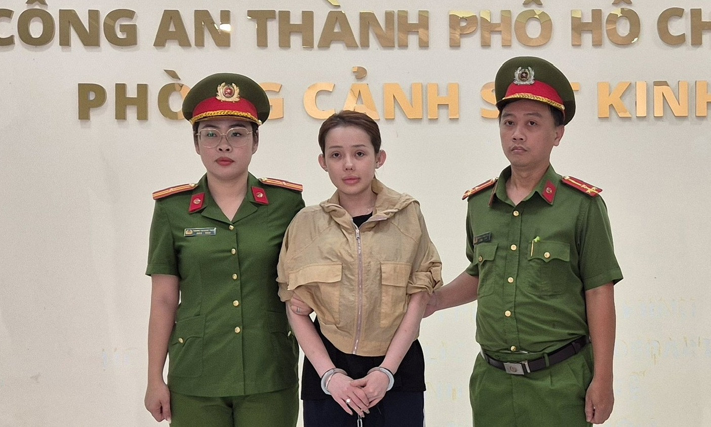 Tiểu sử toàn drama chấn động của Ngân 98 trước bị bị bắt vì buôn hàng giả