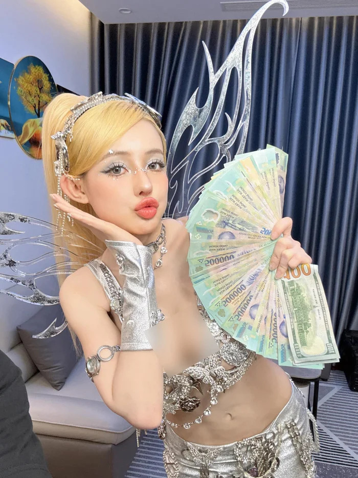 Ngân 98 từng khoe nhận tiền bo khủng khi làm DJ.