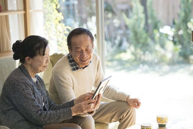 Bố mẹ được đền bù đất 7,4 tỷ chỉ cho con gái út: Lý do khiến hai con trai cúi đầu im lặng - Ảnh 1.