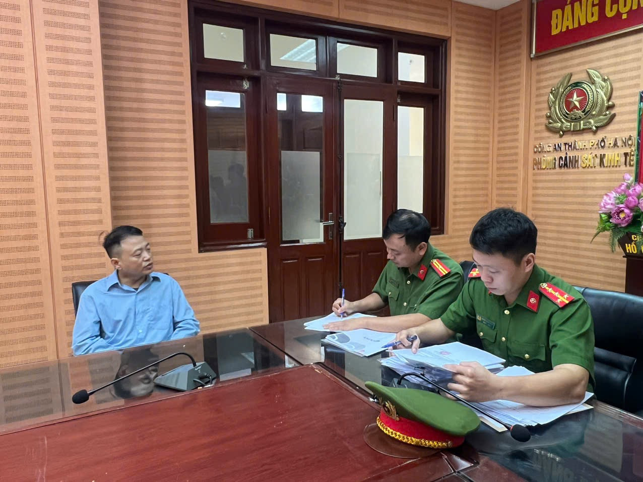 Hình ảnh của Shark Bình bị tạm giam - Ảnh 2.