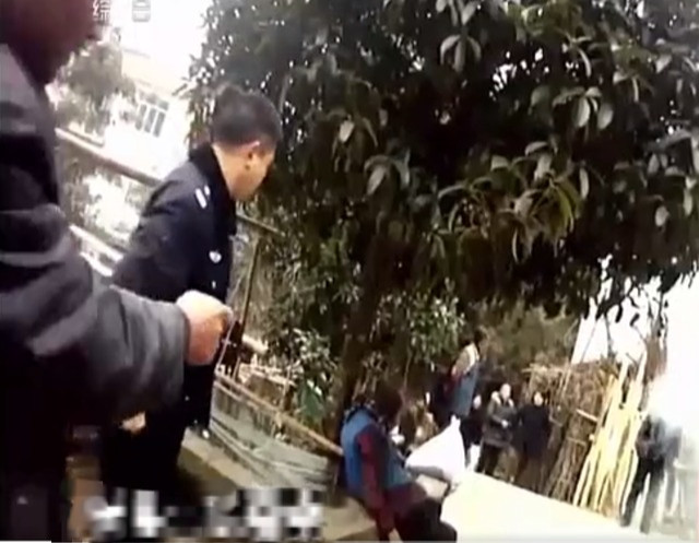 Mẹ già chết cóng giữa đêm lạnh, 4 con trai đùn đẩy vì 'chưa tới lịch chăm': Bi kịch của sự bất hiếu - Ảnh 1.