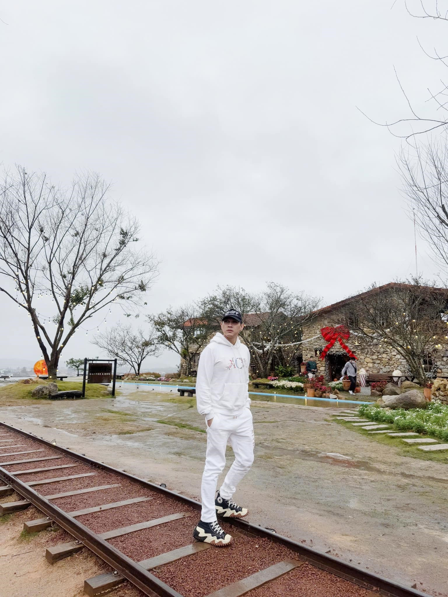 Nam ca sĩ U50 lên chức Viện phó, sợ lấy vợ, một trong những