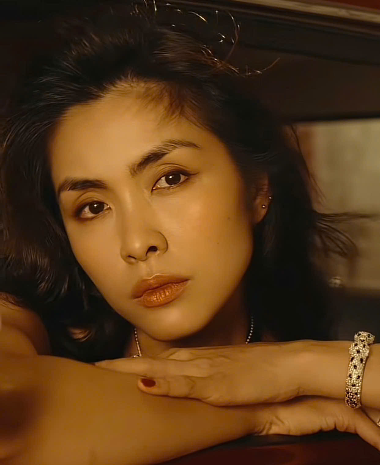 Tăng Thanh Hà bị soi dấu hiệu lão hóa rõ mồn một ở tuổi 38