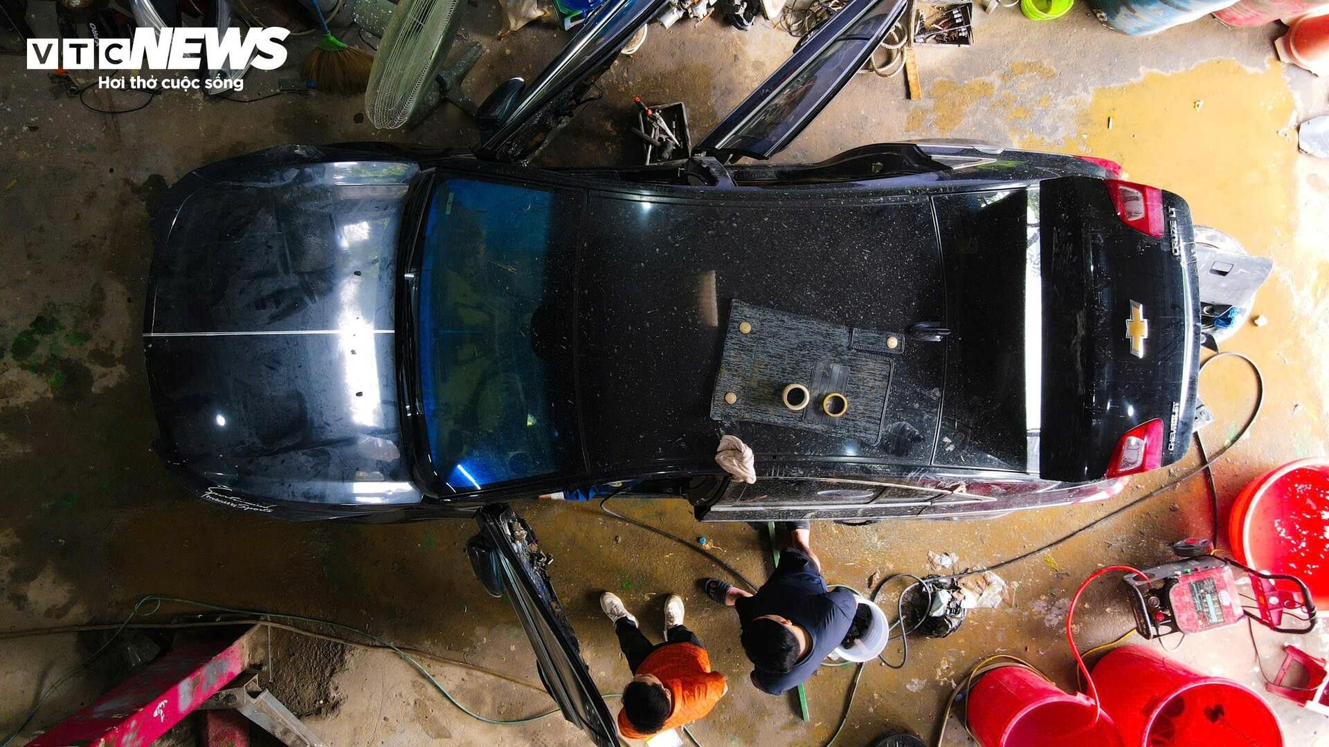 Cuộc 'đại phẫu' hồi sinh hàng trăm ô tô chết lâm sàng sau lũ - 12