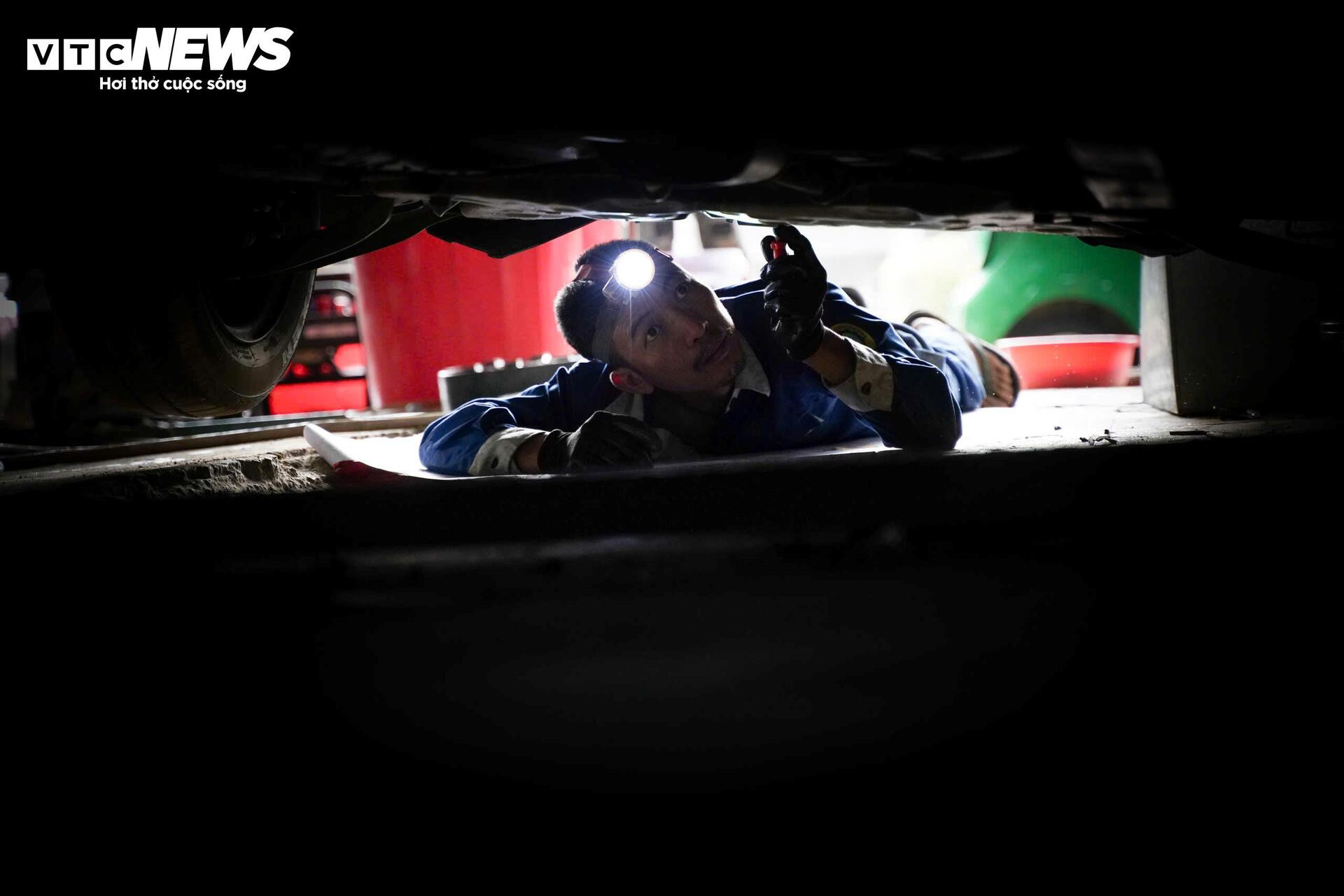 Cuộc 'đại phẫu' hồi sinh hàng trăm ô tô chết lâm sàng sau lũ - 11