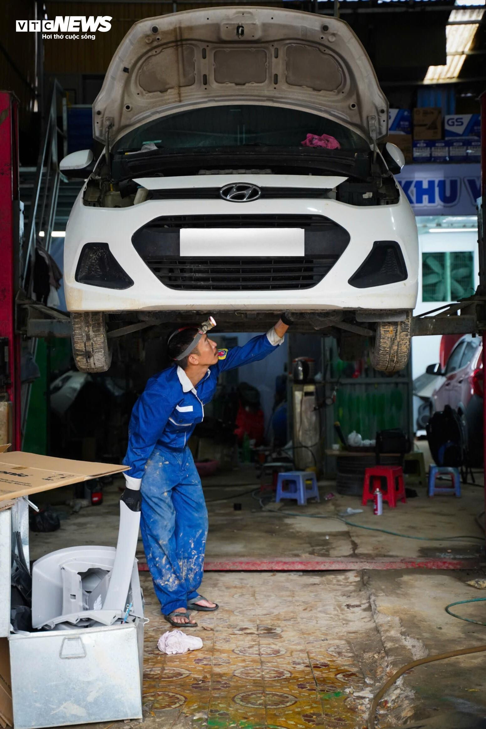 Cuộc 'đại phẫu' hồi sinh hàng trăm ô tô chết lâm sàng sau lũ - 3