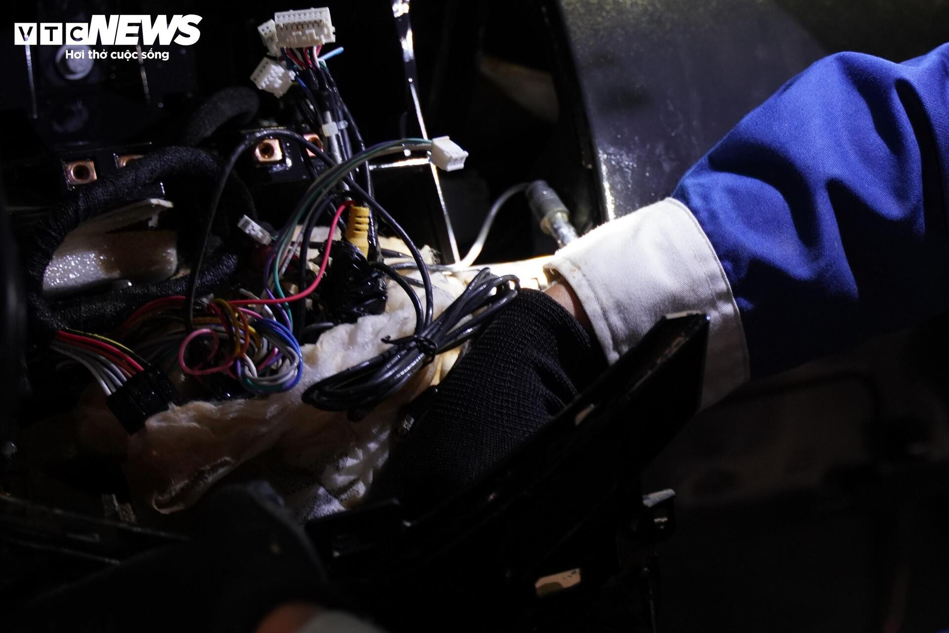 Cuộc 'đại phẫu' hồi sinh hàng trăm ô tô chết lâm sàng sau lũ - 7