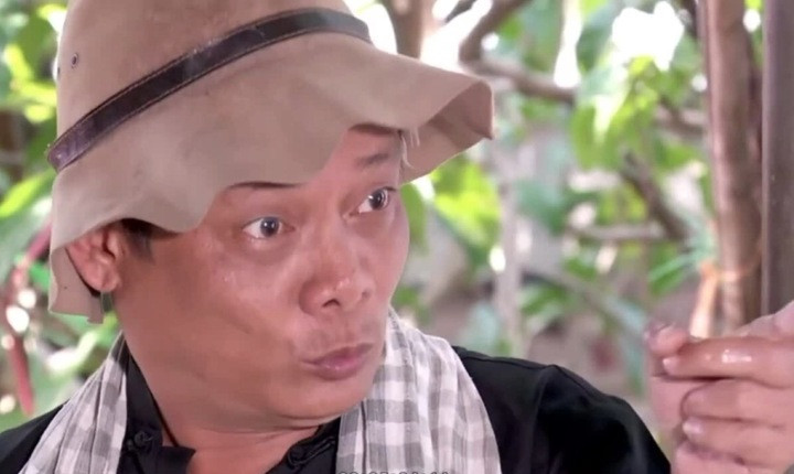 Tấn Hoàng là nghệ sĩ hài nổi tiếng thập niên 1990.