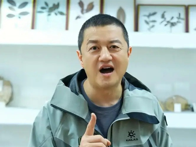 Động thái bất ngờ của Lý Á Bằng sau khi tuyên bố ly hôn vợ kém 19 tuổi- Ảnh 1.