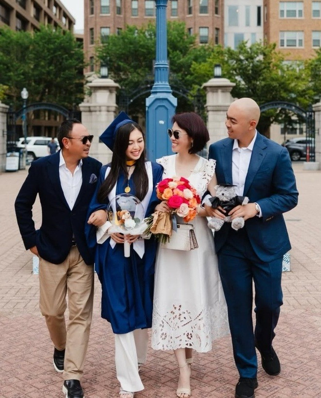 Hé lộ ảnh đám hỏi chuẩn nhà giàu của thiếu gia Phan Thành và tiểu thư gia tộc nghìn tỷ