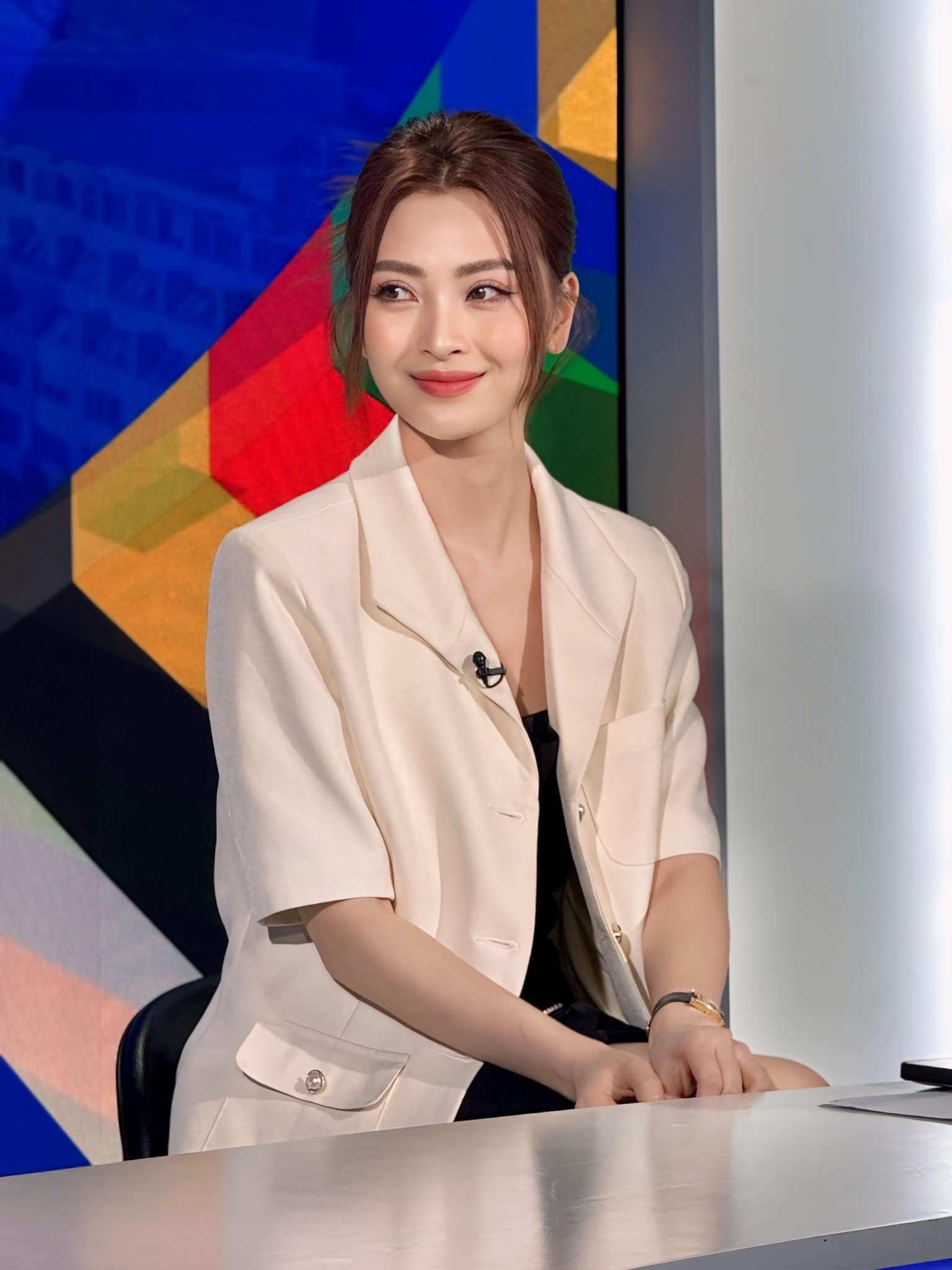 Học MC Huyền Trang 'Mù tạt' mix đồ từ công sở đến đi chơi  - Ảnh 7.