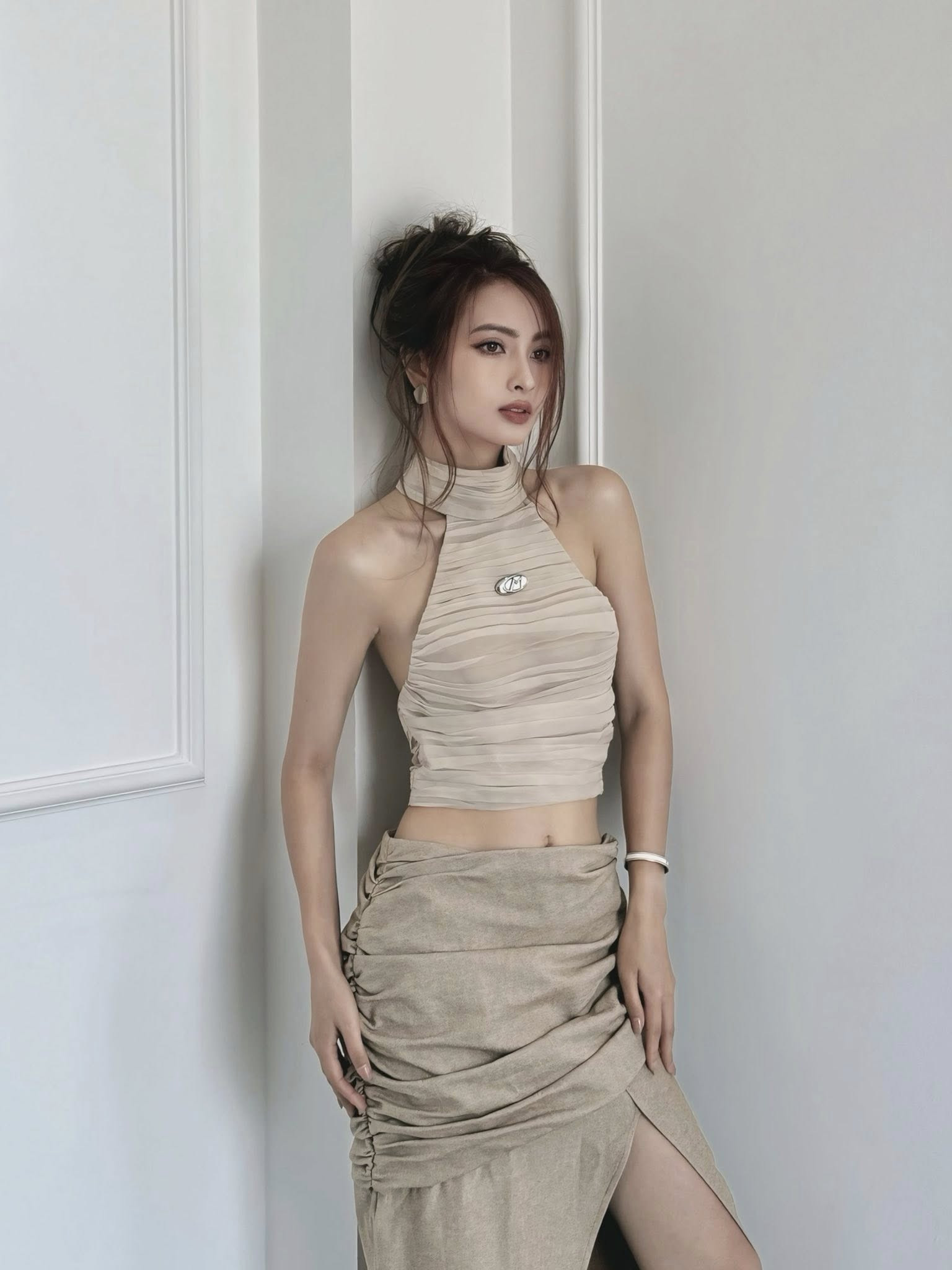 Học MC Huyền Trang 'Mù tạt' mix đồ từ công sở đến đi chơi - Ảnh 9.