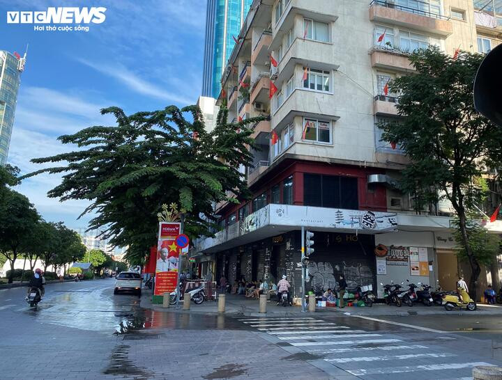 Mặt bằng nằm tại giao lộ Nguyễn Huệ - Ngô Đức Kế có giá thuê gần 1,2 tỷ đồng/tháng vẫn đang tìm chủ mới. (Ảnh: Đại Việt)