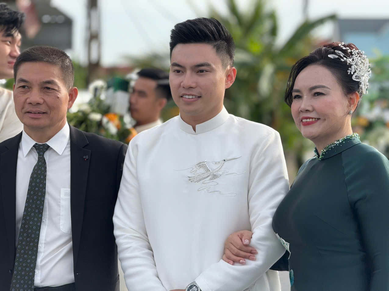 Mẹ chồng và mẹ ruột hoa hậu Đỗ Thị Hà chung khung hình gây sốt