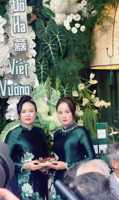 Mẹ chồng và mẹ ruột hoa hậu Đỗ Thị Hà chung khung hình gây sốt