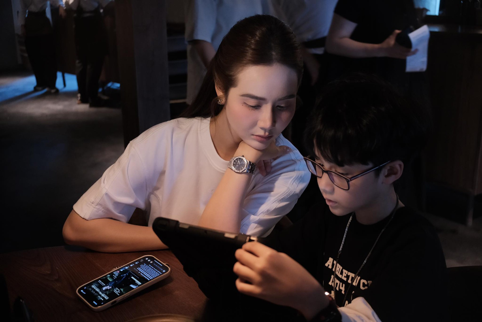 Mỹ nhân Vbiz: U40 làm mẹ đơn thân, sở hữu khối tài sản khủng, đang gây tranh cãi trong